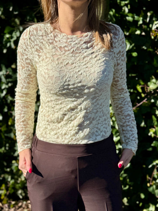 Wordt volgende week aangevuld met alle maten! Kanten top Zachtgeel (model 3) lange mouw
