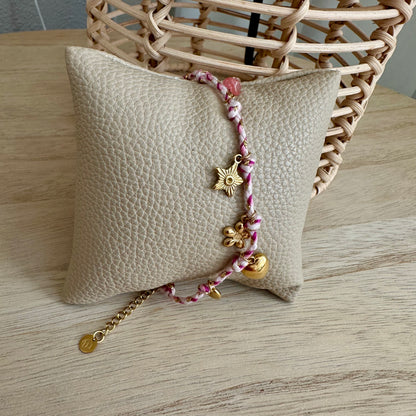 Touw armbandje met bedeltjes