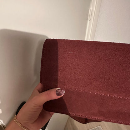 Prachtige stijlvolle suèdine tas Burgundy (sale, kleine beschadiging)