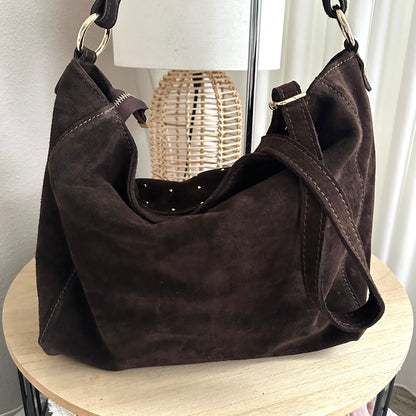 Prachtige chocobruine tas met klein gouden studs