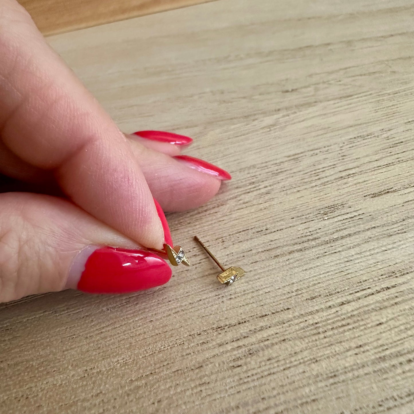 Oorstuds mini bliksem goud steentje