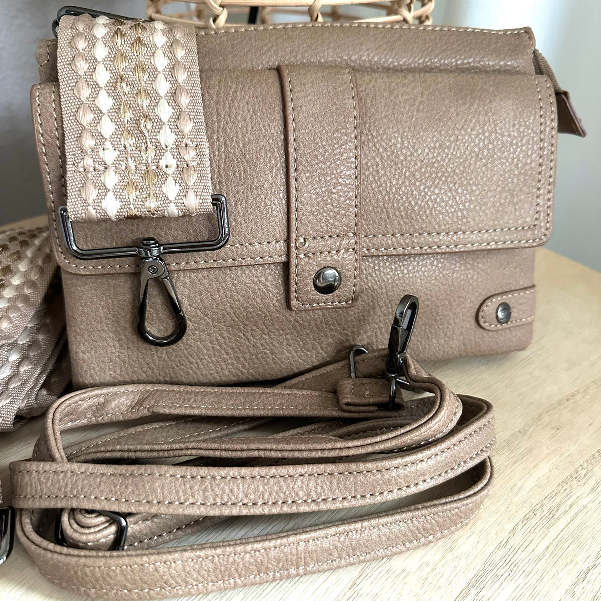 Crossbody/ schoudertas ‘Naarden’ Taupe incl. twee schouderbanden