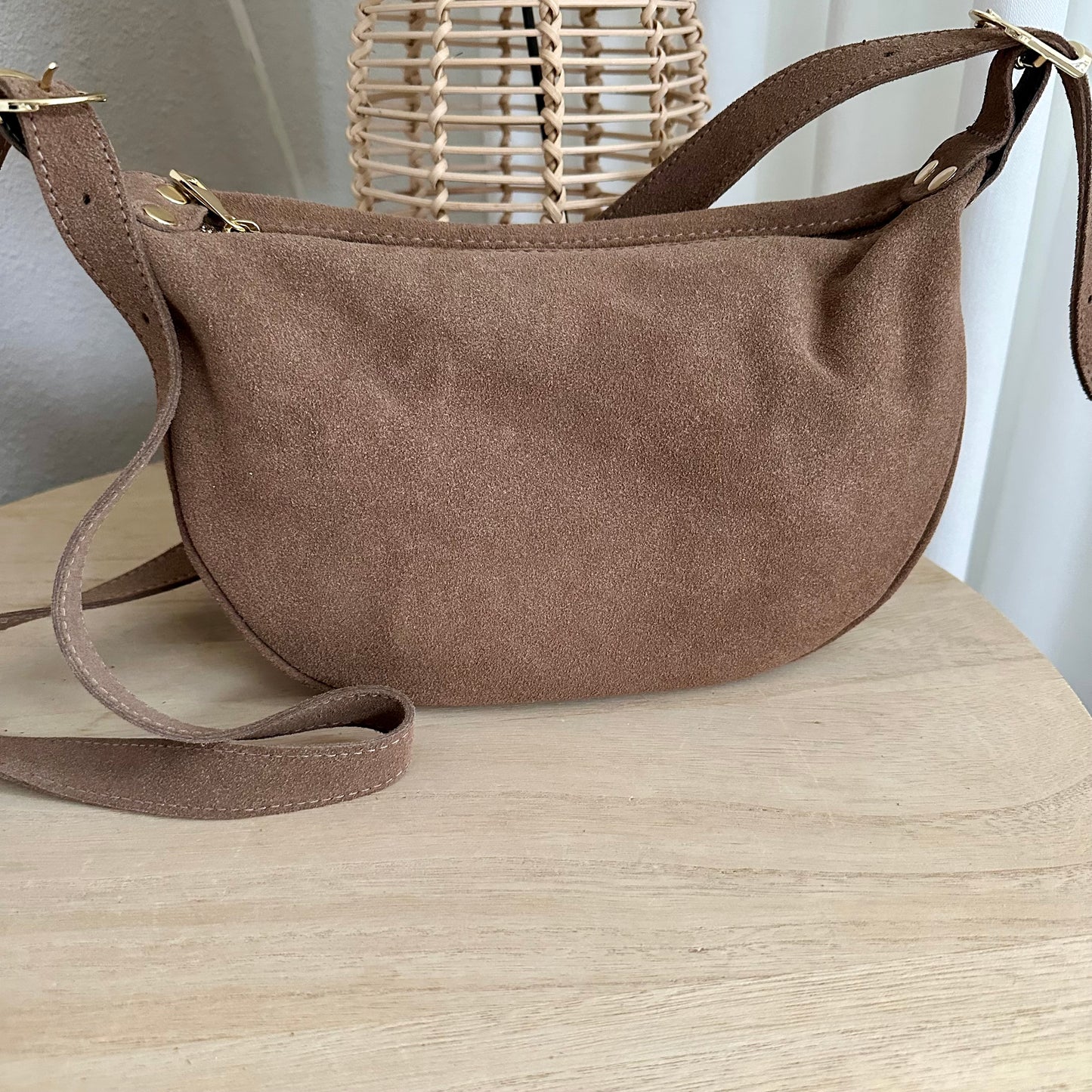 Middel basic suède schoudertas Taupe