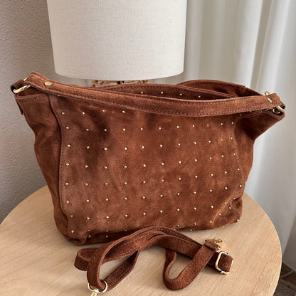 Prachtige Cognackleurige suèdine tas met kleine gouden studs