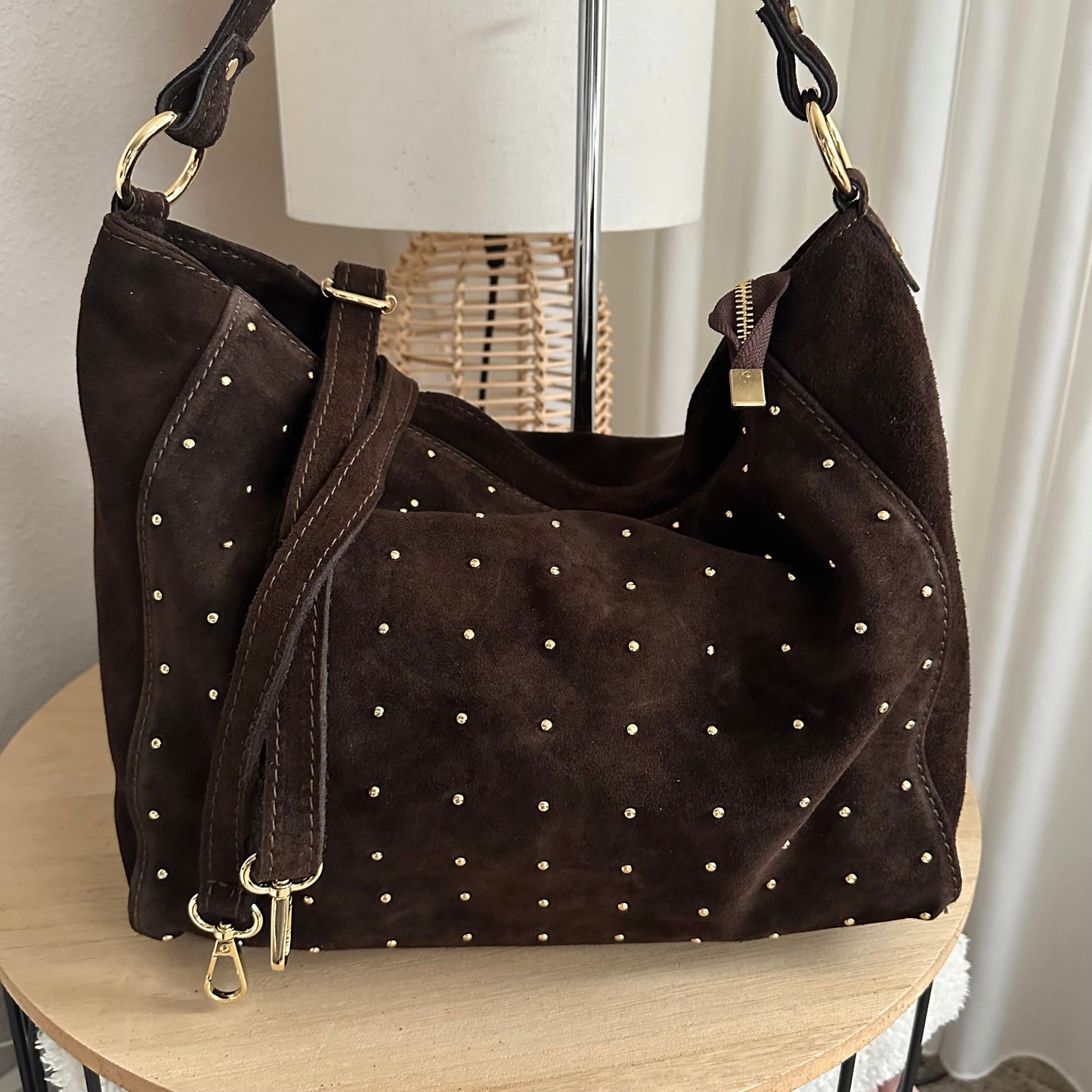 Prachtige chocobruine tas met klein gouden studs