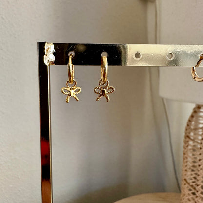 Oorring met mini strikje