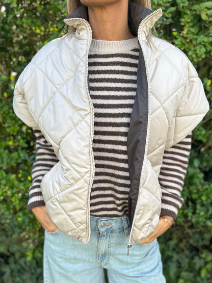 Ruim vallende gewatteerde bodywarmer- 2 kanten draagbaar- Ecru-Choco