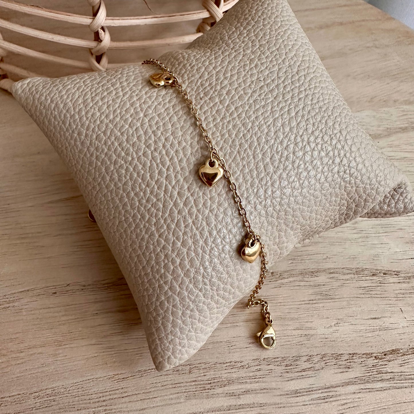Armbandje drie hartjes