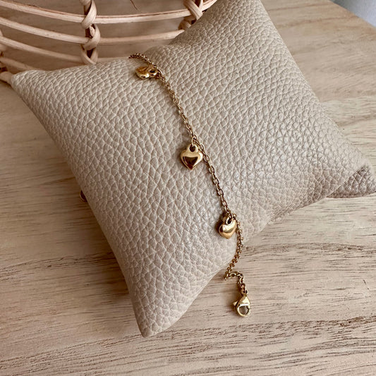 Armbandje drie hartjes
