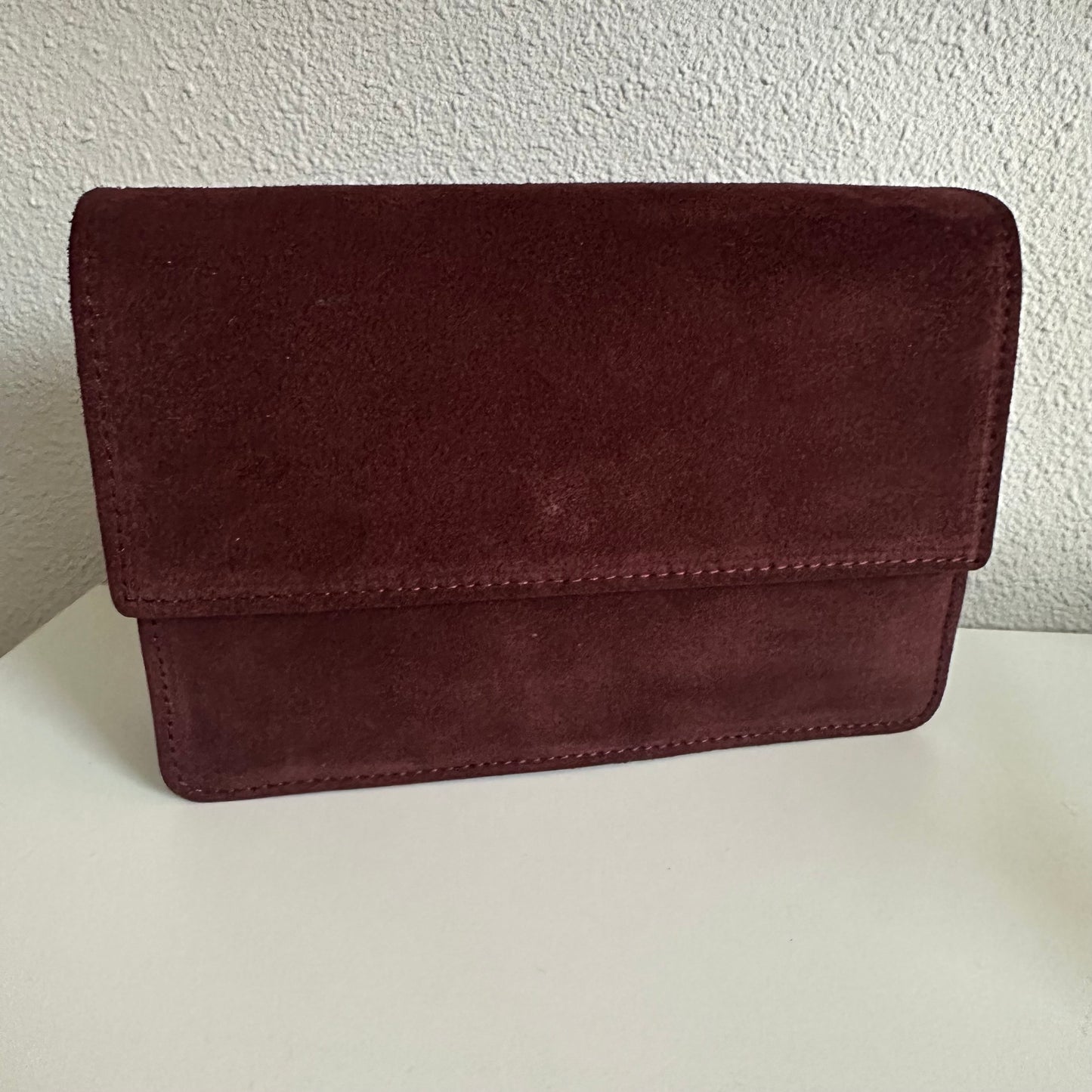Prachtige stijlvolle suèdine tas Burgundy (sale, kleine beschadiging)
