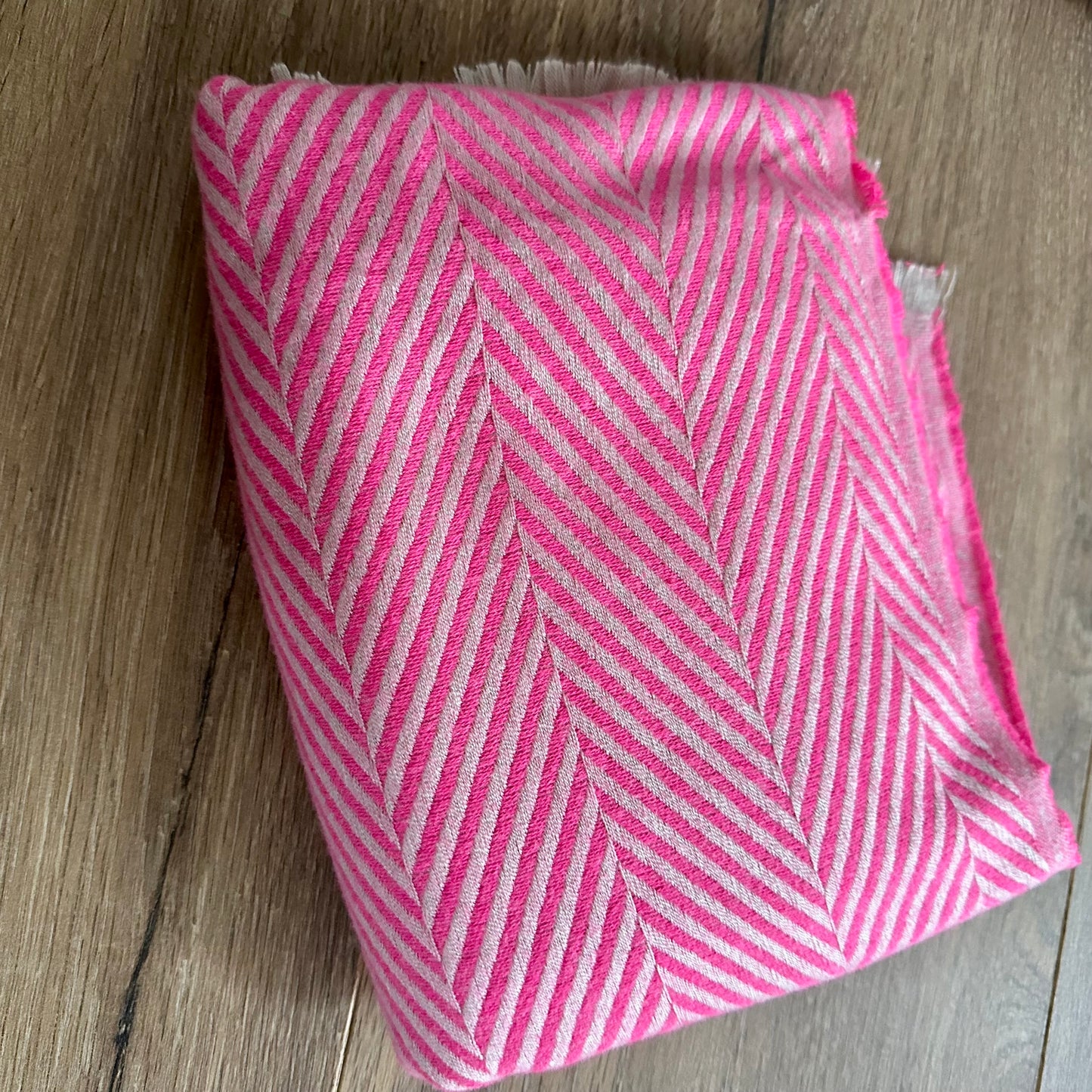 Sjaal 'Visgraat' Fuchsia