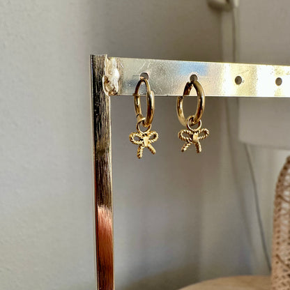 Oorring met mini strikje