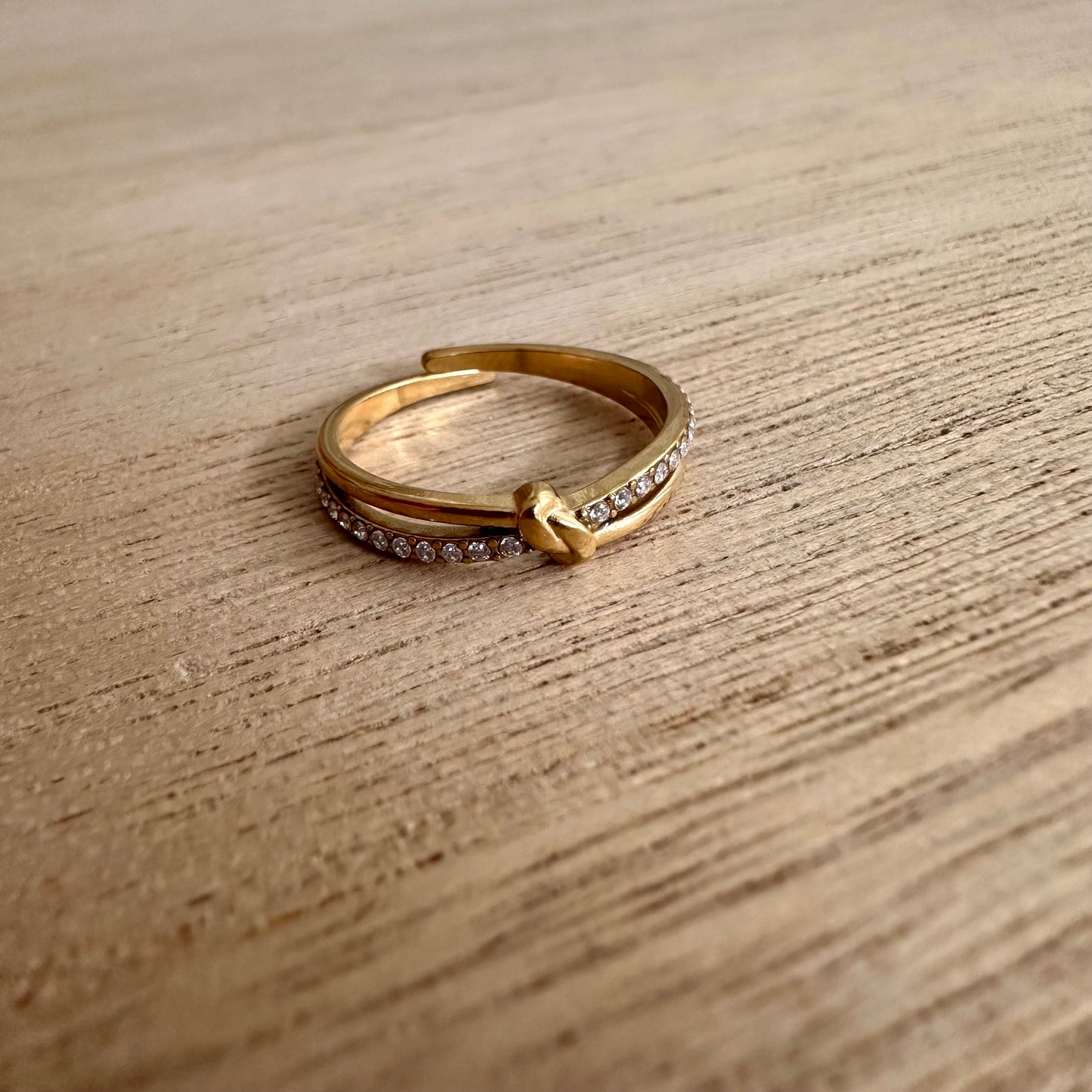 Ring steentjes/knoopje