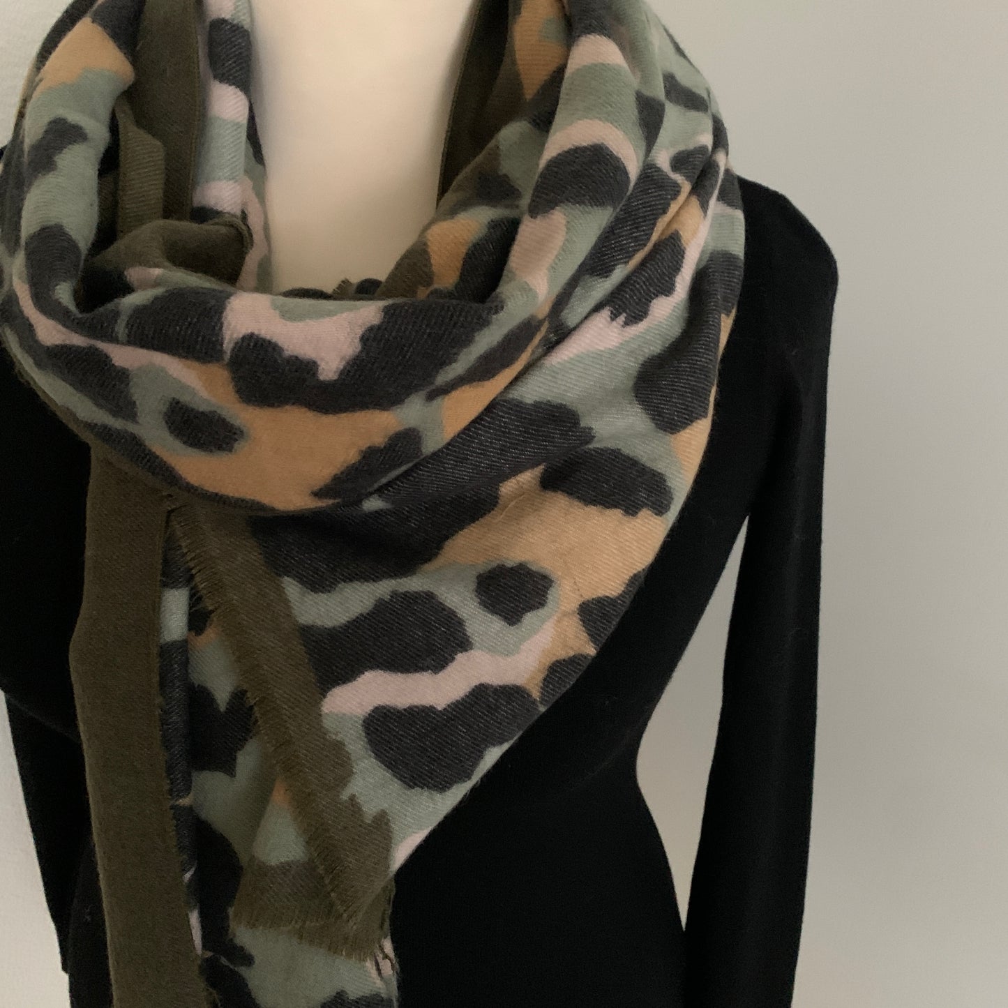 Sjaal zwart/groen/oker