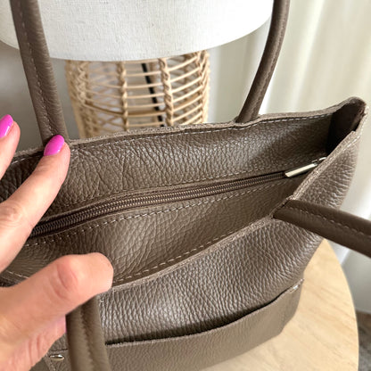 Leder handtas met kort en lang hengsel Taupe