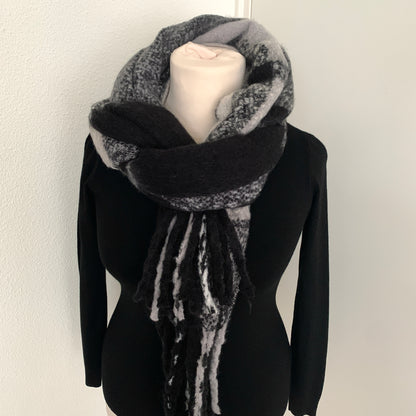 Sjaal recht Zwart/Grijs/Wit met franjes