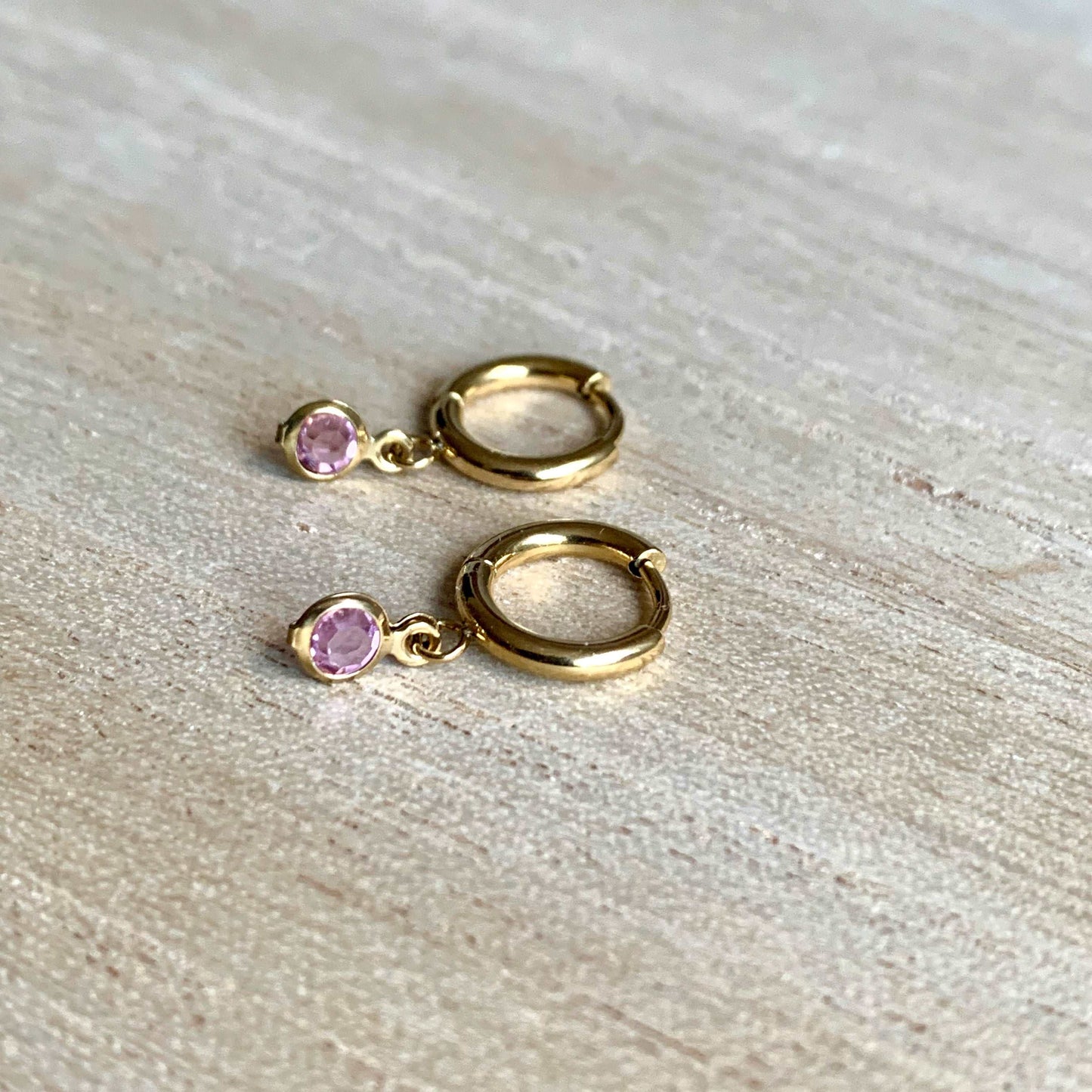 Oorringen Goud met klein roze steentje