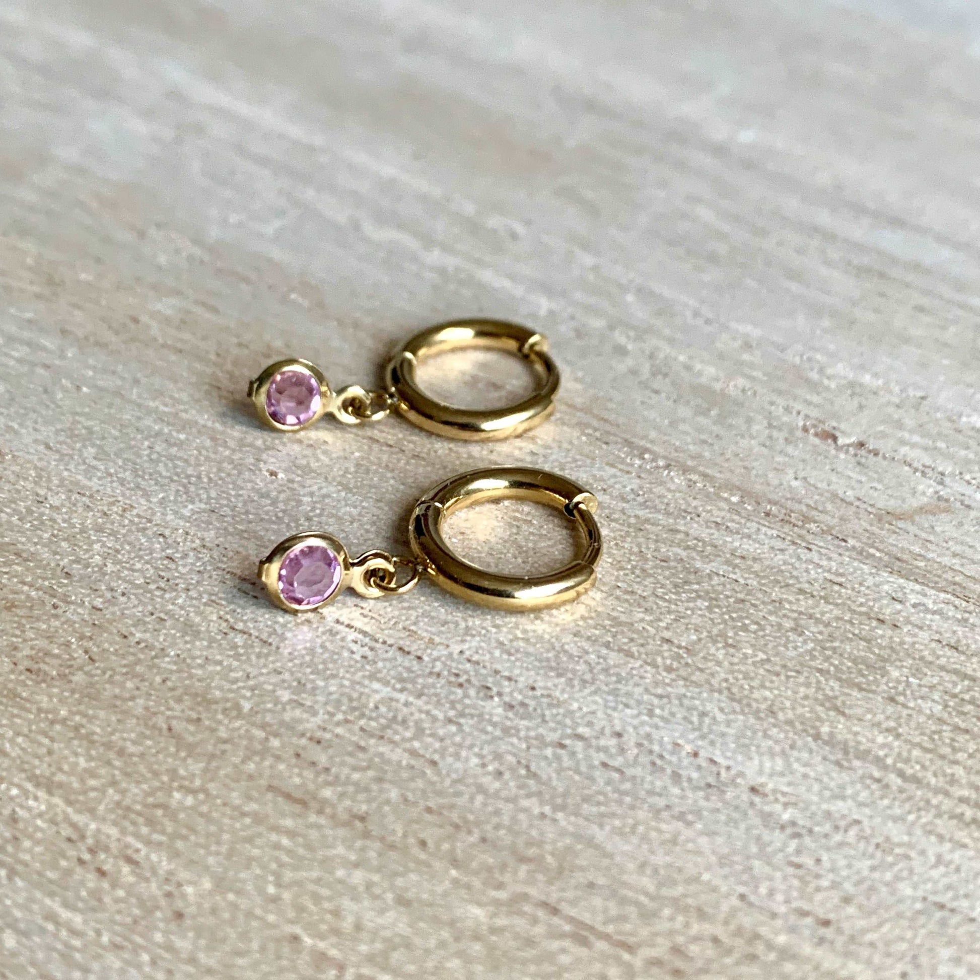 Oorringen Goud met klein roze steentje