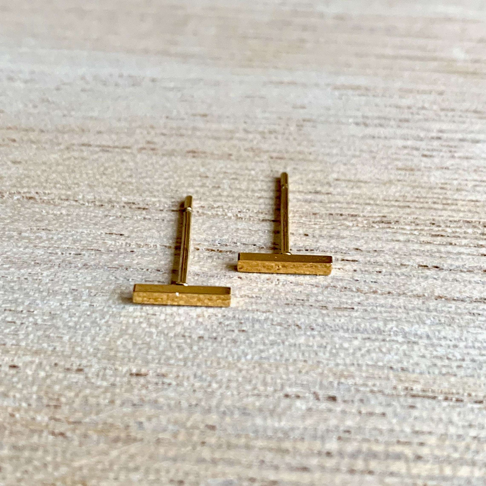 Oorstuds mini staafje Goud Recht