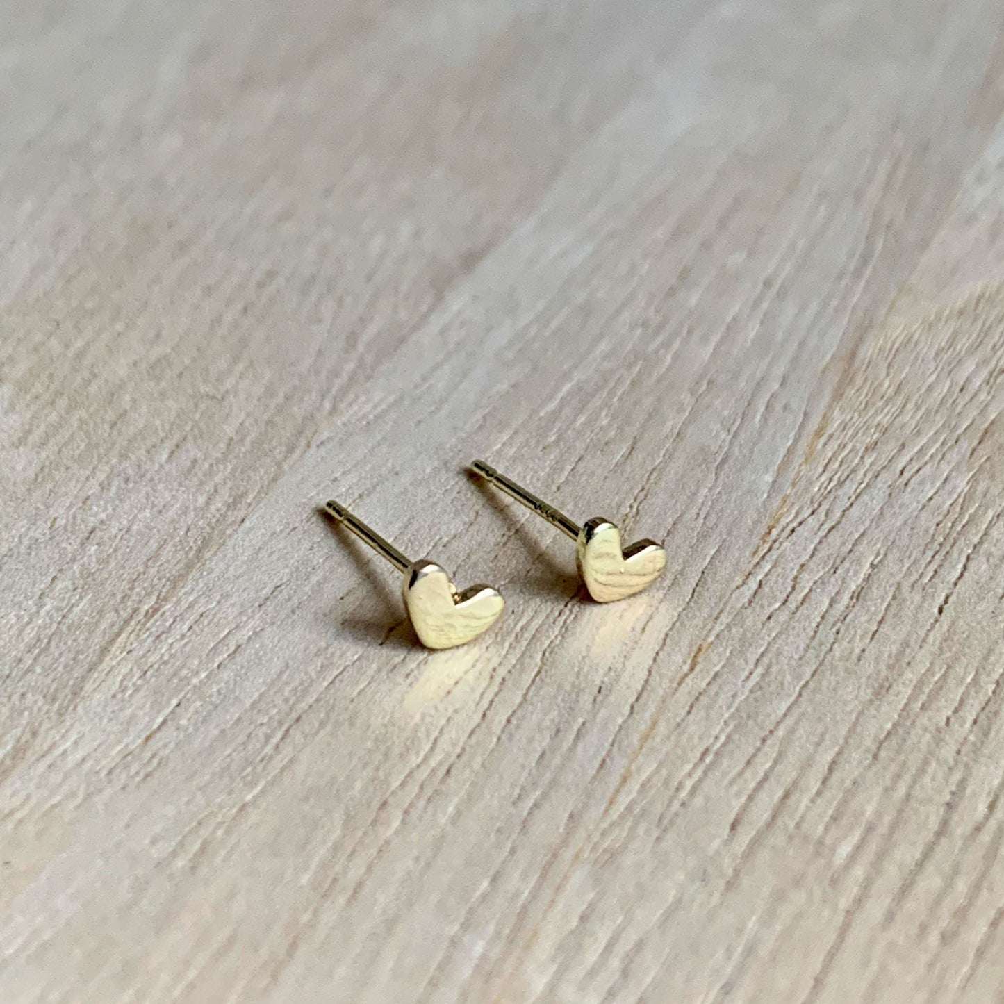 Oorstuds mini hartjes Goud