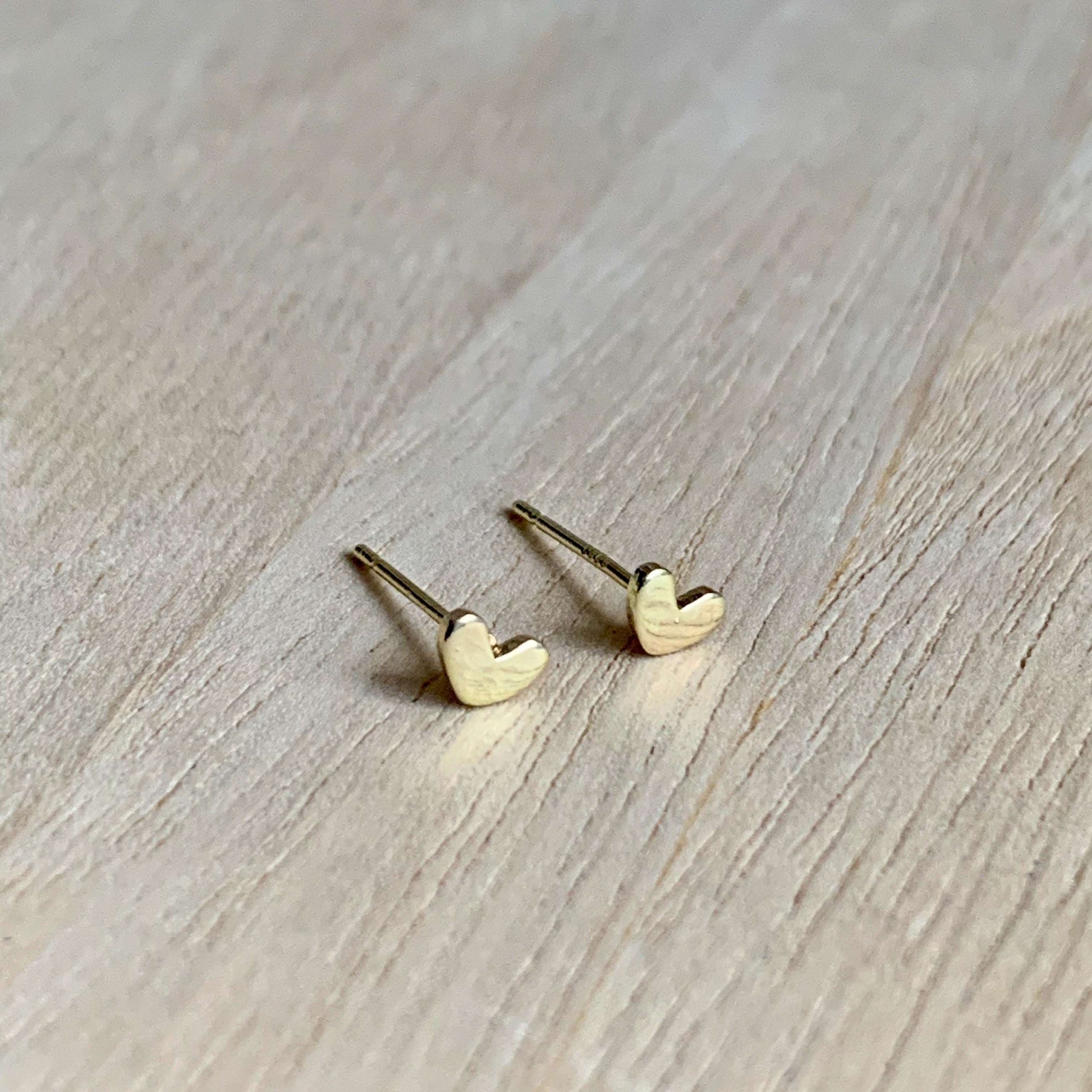 Oorstuds mini hartjes Goud