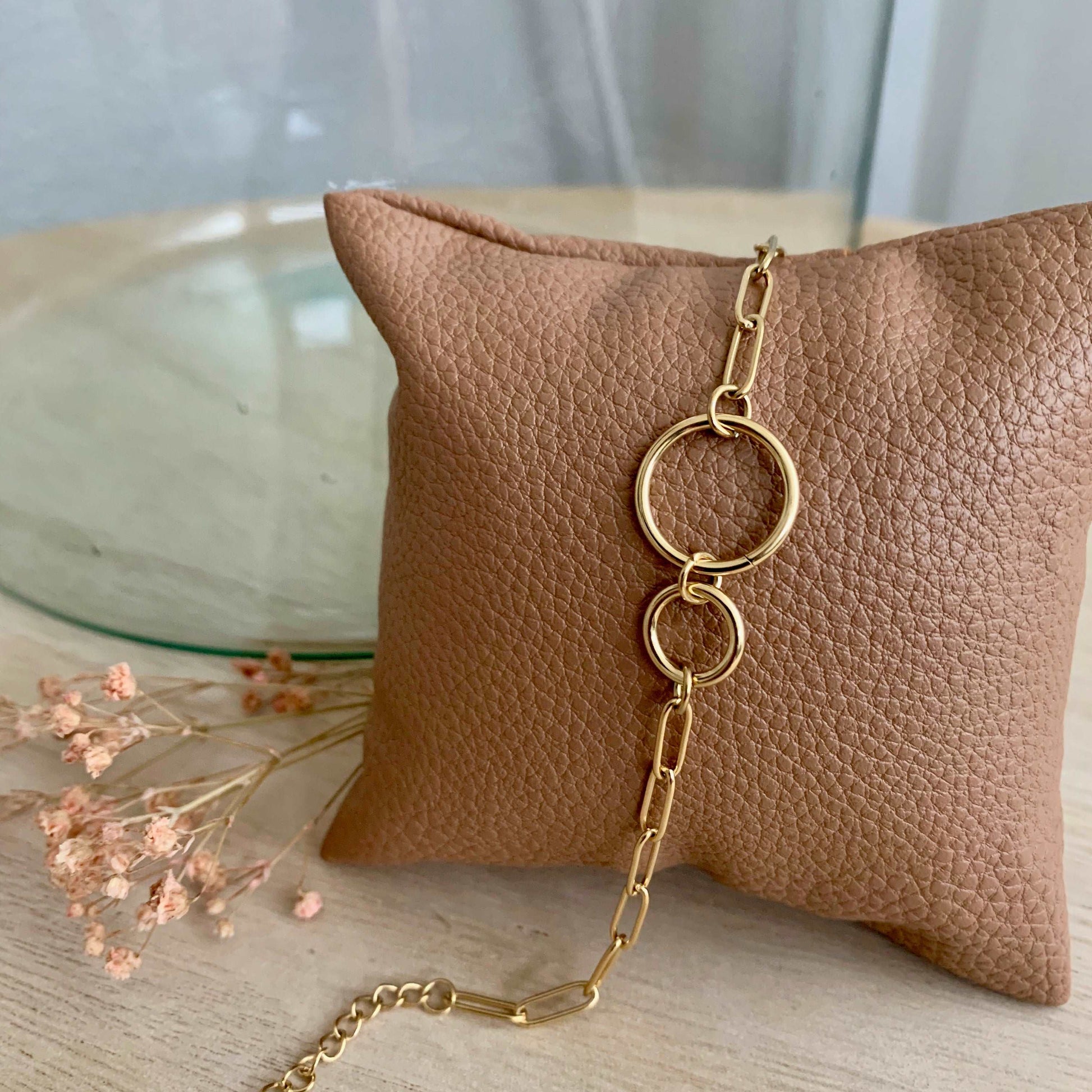 Armbandje met gekoppelde open ringen