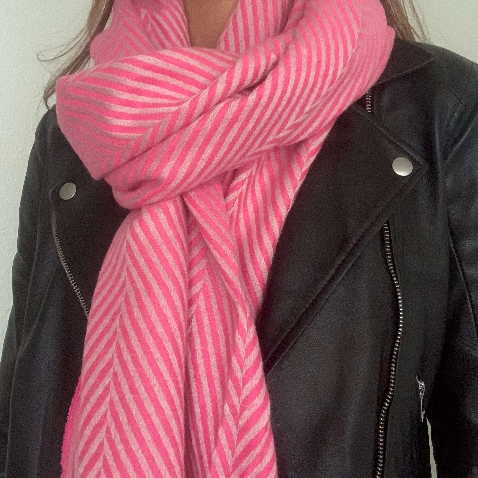 Sjaal 'Visgraat' Fuchsia