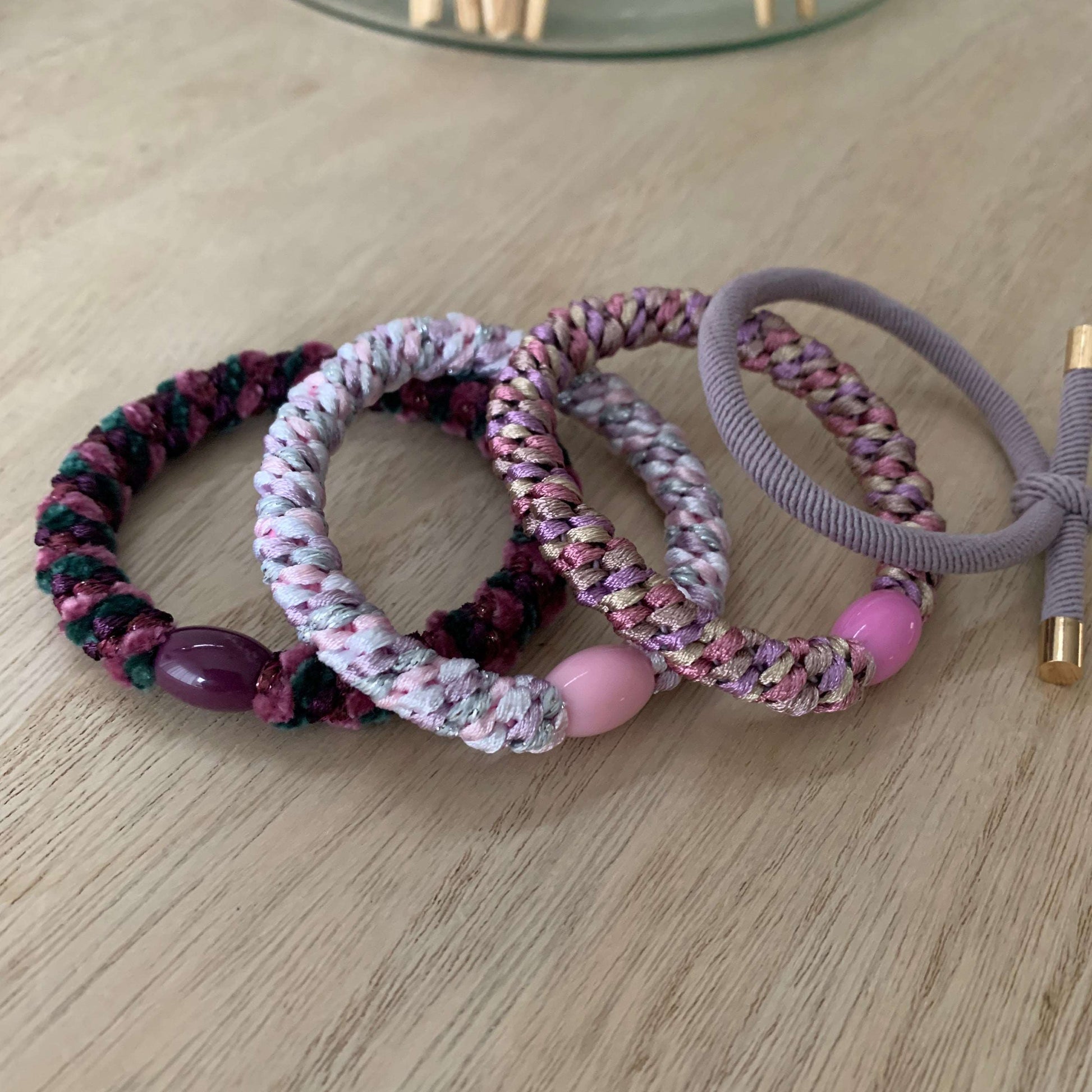 Setje van 4 haarelastiekjes/armbandjes Aubergine/roze