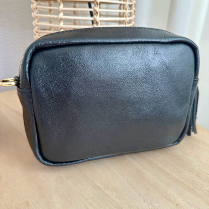 Lederen crossbody tas Zwart met glansje 'Tassel' met gouden ritsje