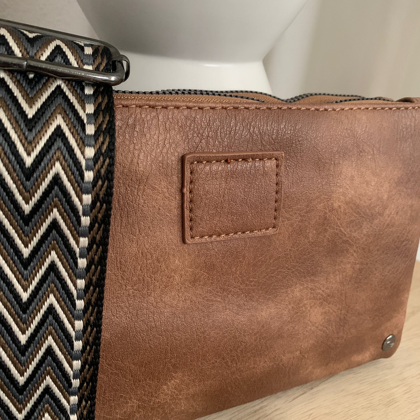 Schoudertasje/crossbody 'Castel' Donker Camel incl. twee schouderbanden