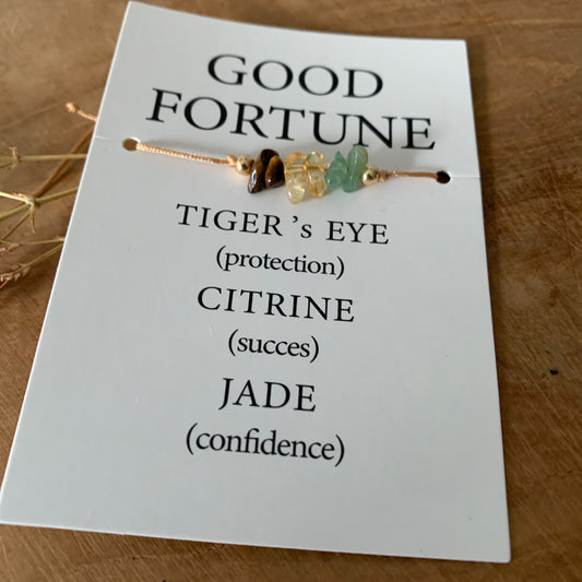 Armbandje op kaartje 'Good Fortune'