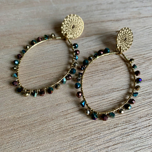 Oorbellen ovaal met kraaltjes - goud/groen