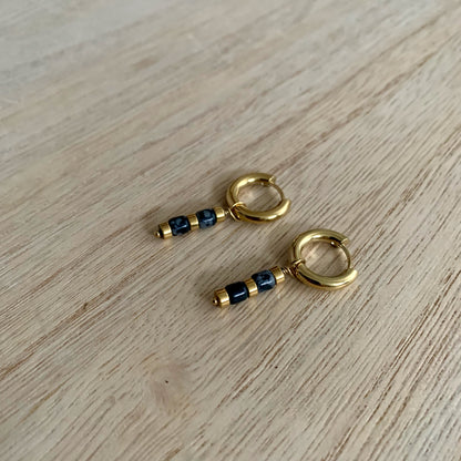 Oorbellen kraaltjes en gouden details- zwart/goud