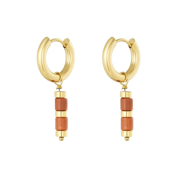 Oorbellen kraaltjes en gouden details- goud/oranje