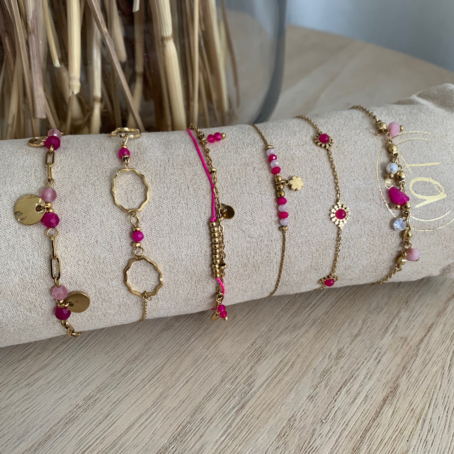 Armbandje bloemetje Fuchsia-Goud